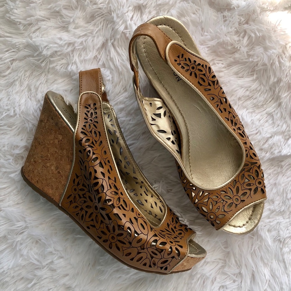 Kenneth Cole Reaction Laser Cut Wedges